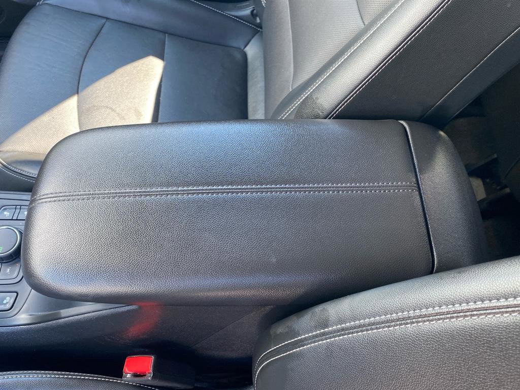 Used 2024 GMC Terrain SLT image 29