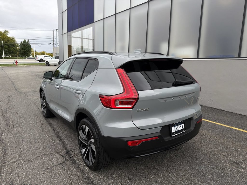 Certified 2024 Volvo XC40 B5 Plus w/ Climate Package AWD/4WD image 6