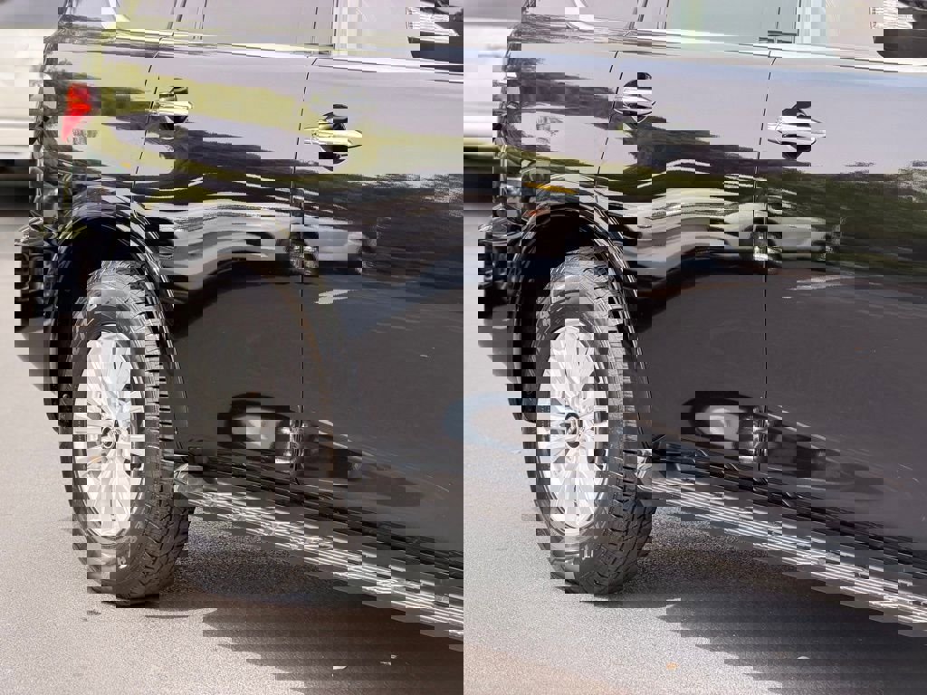 Used 2024 Nissan Armada SV image 9