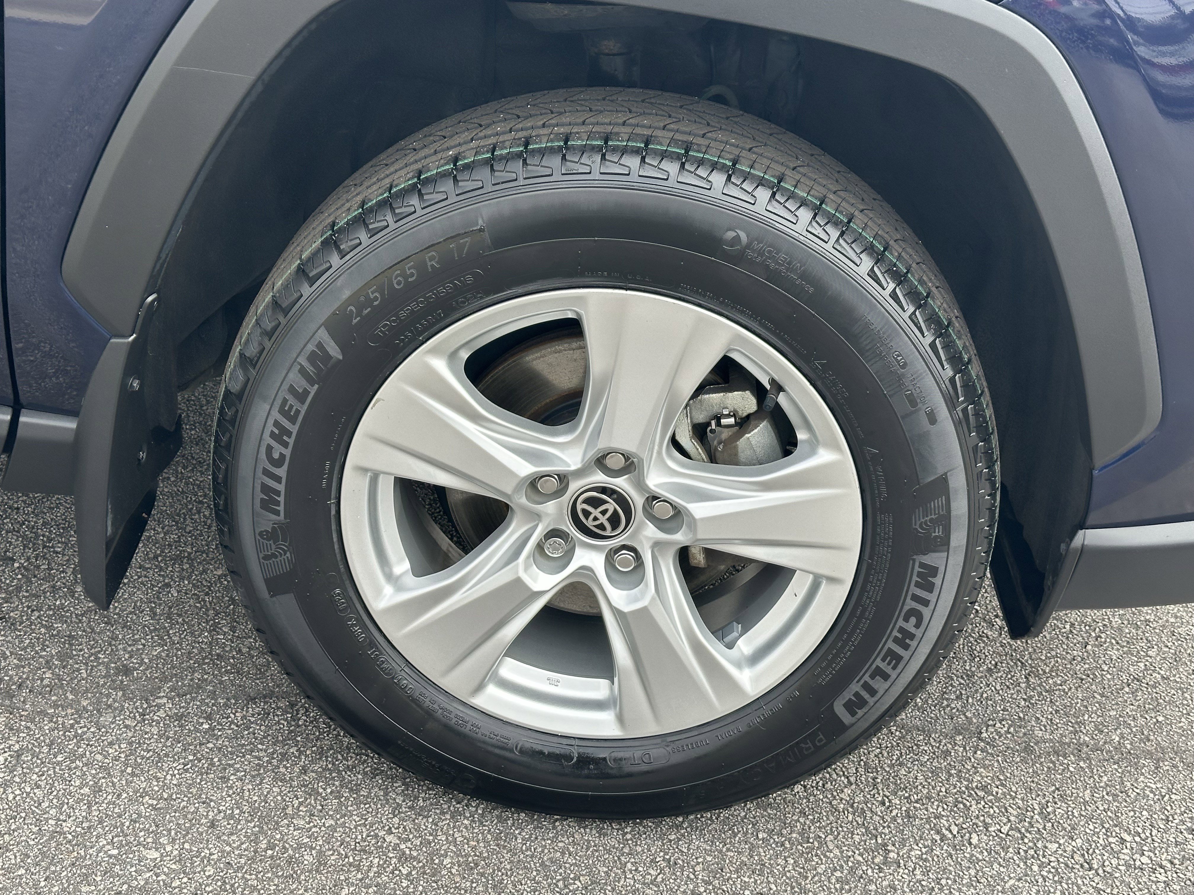 Used 2021 Toyota RAV4 XLE w/ Convenience Package image 15