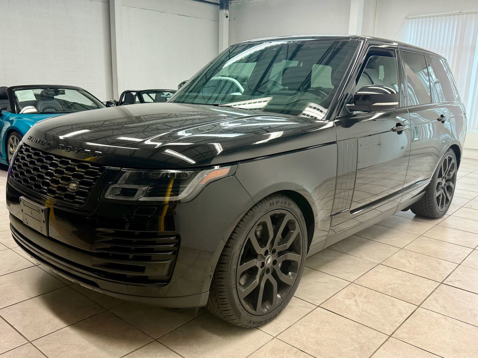 Used 2020 Land Rover Range Rover HSE image 3