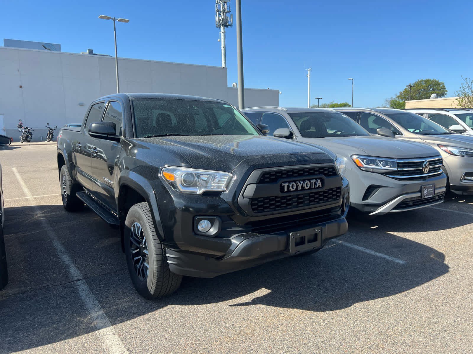 Used 2016 Toyota Tacoma SR5 AWD/4WD image 2
