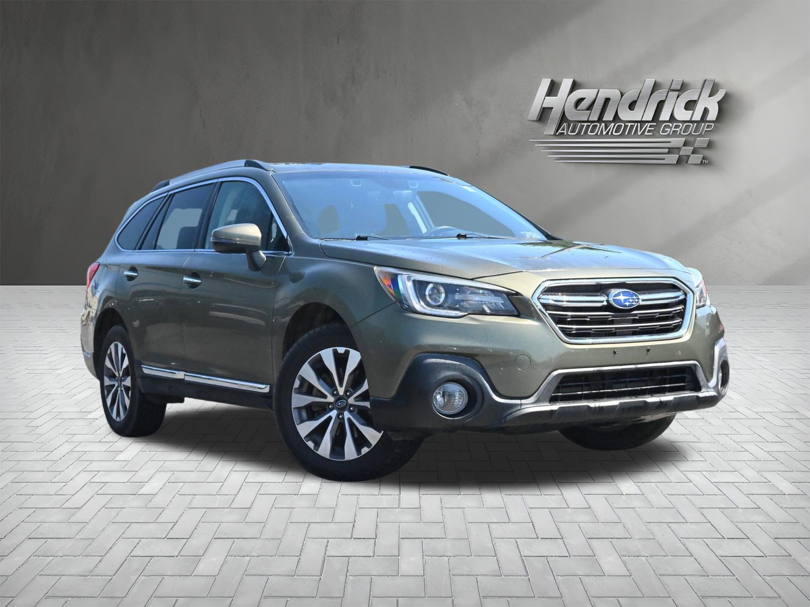Used 2018 Subaru Outback 3.6R Touring w/ Popular Package #3 image 2