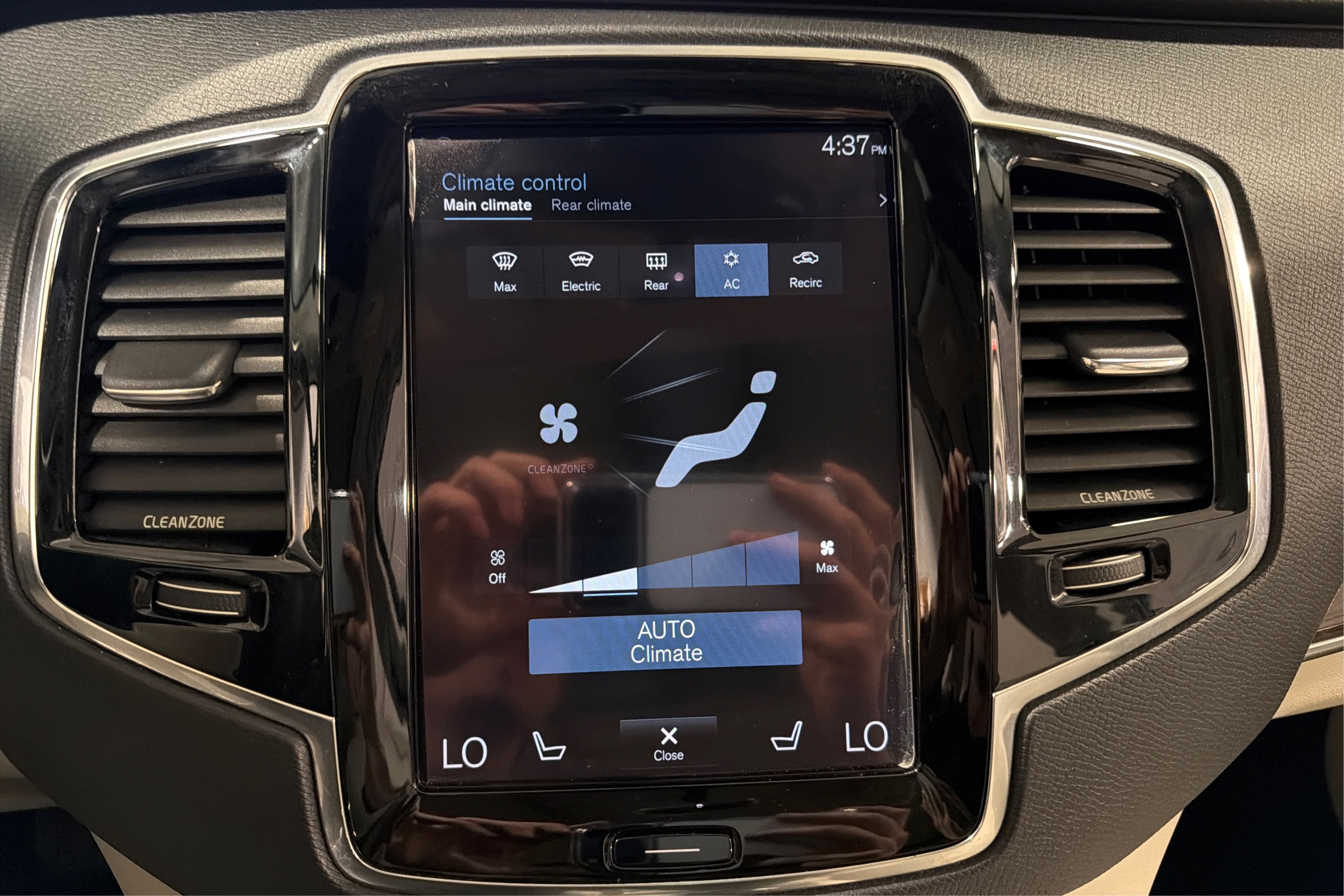 Used 2016 Volvo XC90 T6 Momentum w/ Momentum Plus Package AWD/4WD image 28