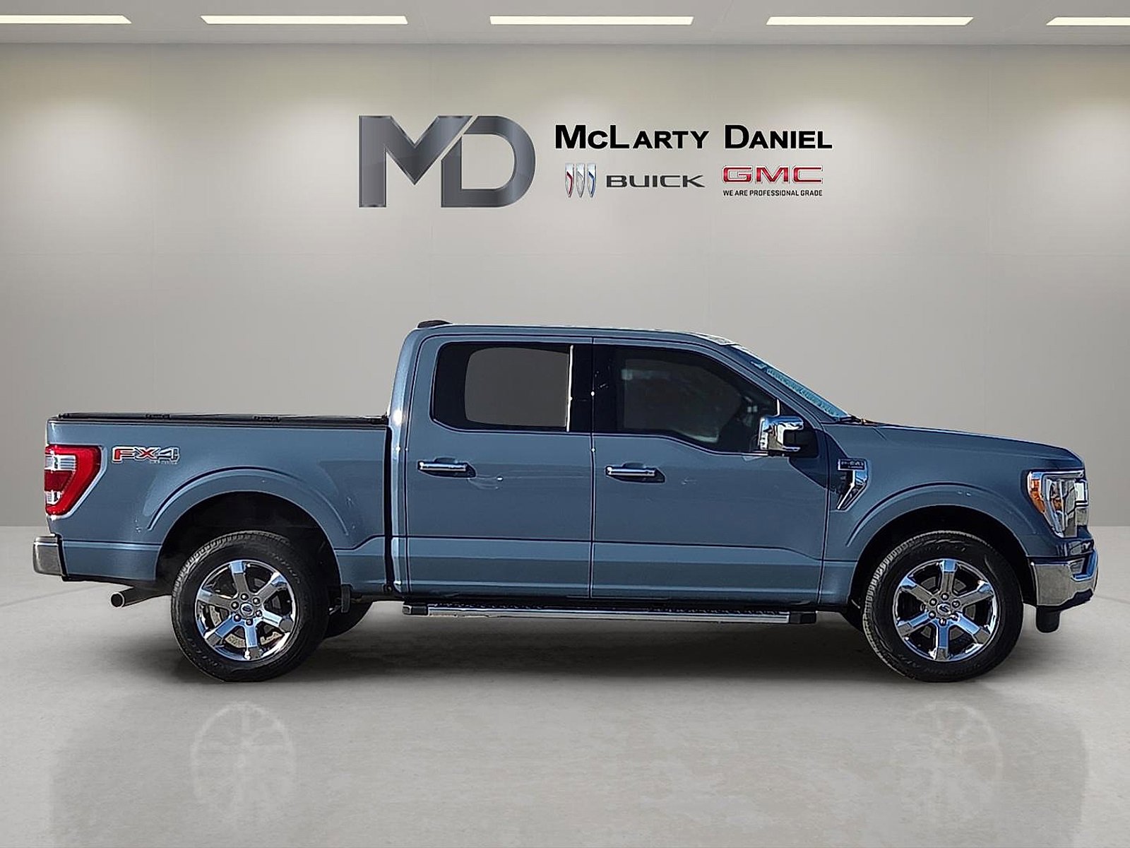 Used 2023 Ford F150 Lariat w/ Trailer Tow Package image 6