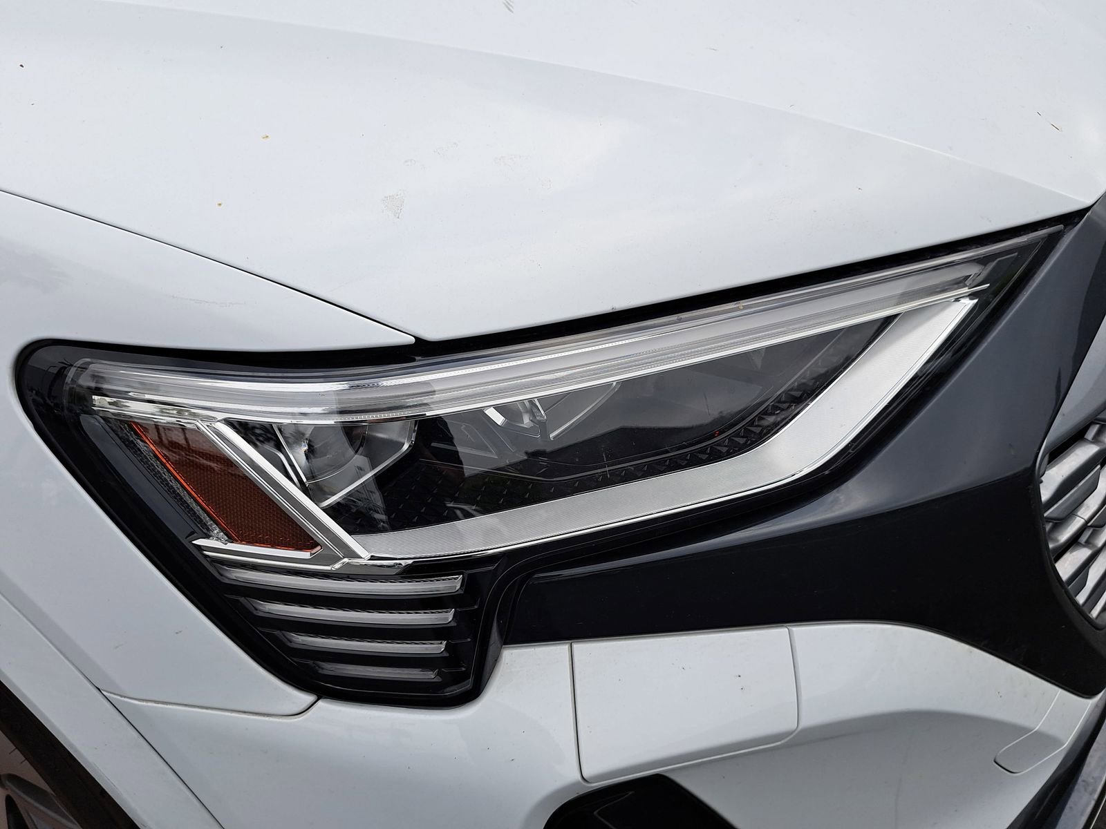 Used 2024 Audi Q8 e-tron Premium Plus w/ Premium Plus Package image 8