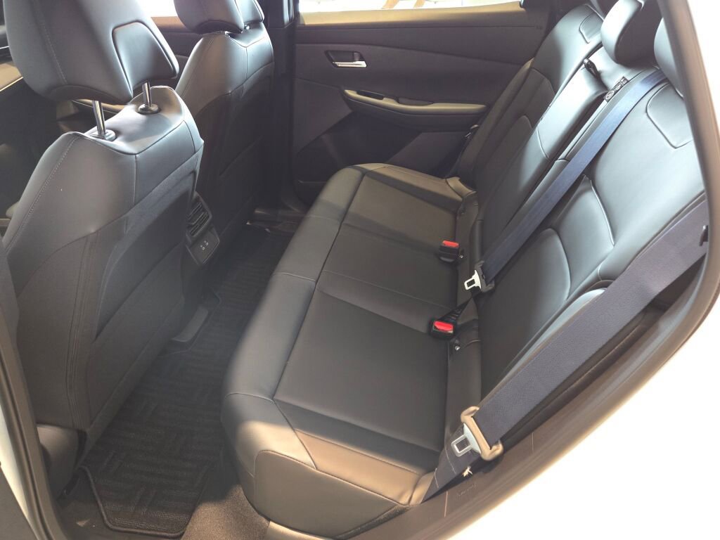 New 2026 Nissan Leaf SV+ w/ Floor Mat Package (SV+) image 17