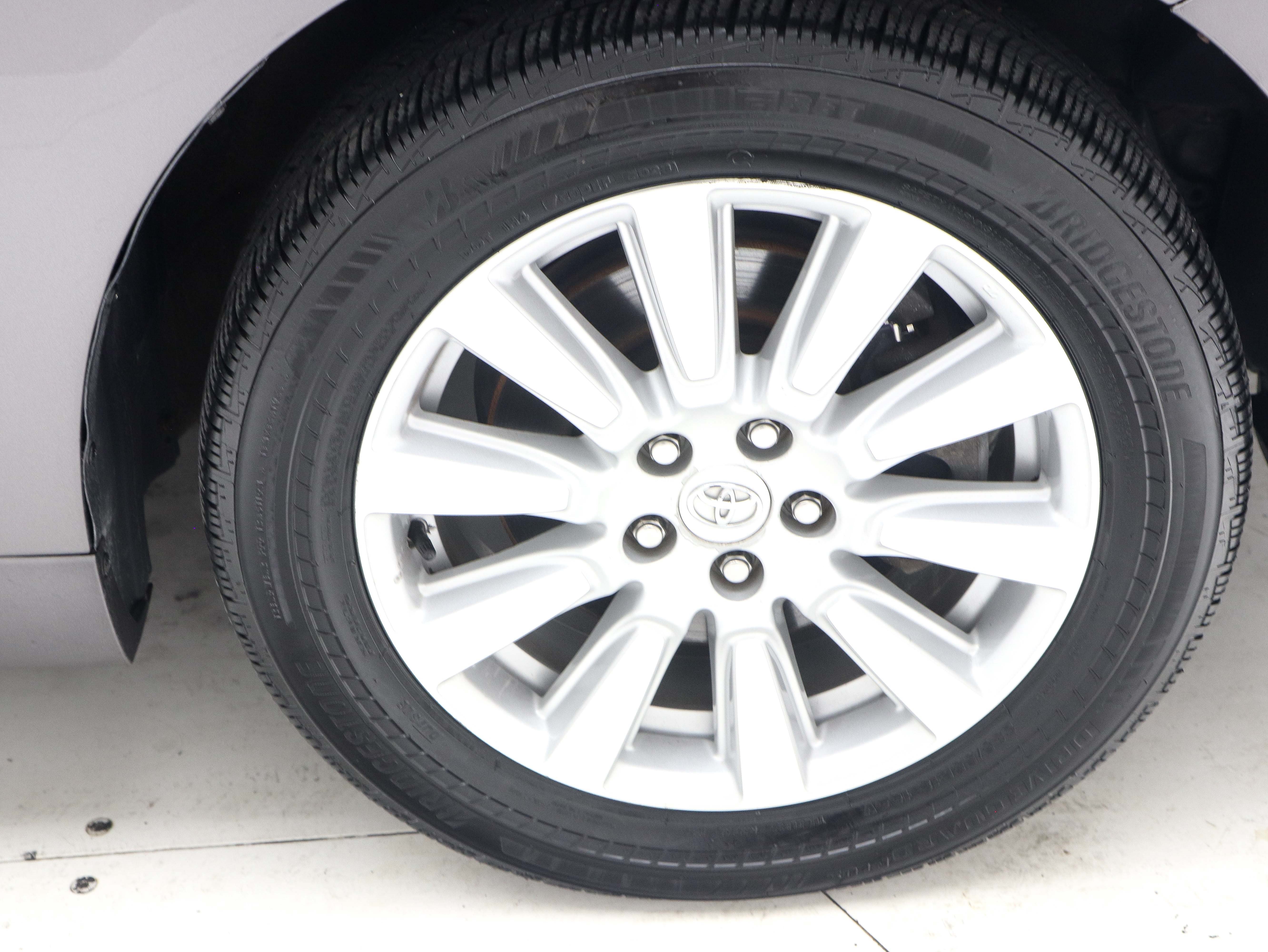 Used 2017 Toyota Sienna XLE AWD/4WD image 30