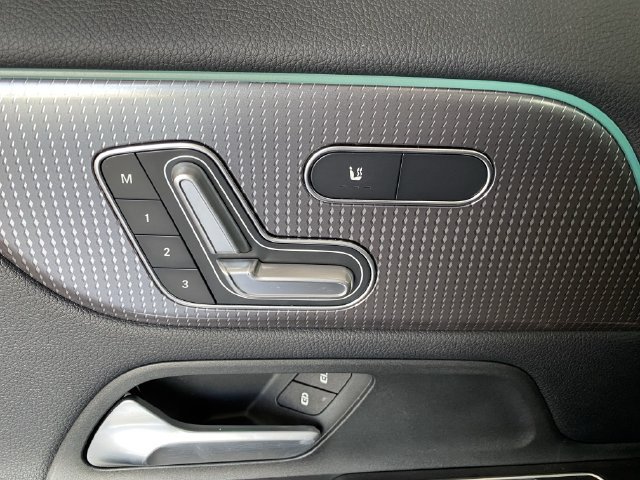 Used 2022 Mercedes-Benz GLA 250 4MATIC image 21