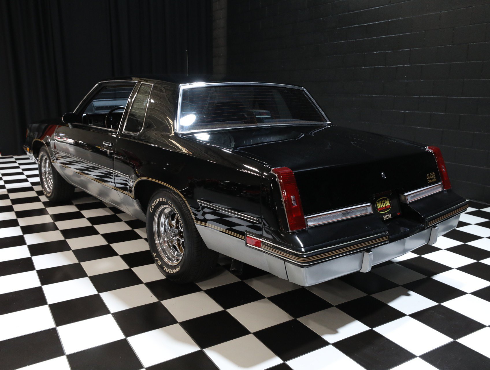 Used 1987 Oldsmobile Cutlass Supreme Salon RWD image 26