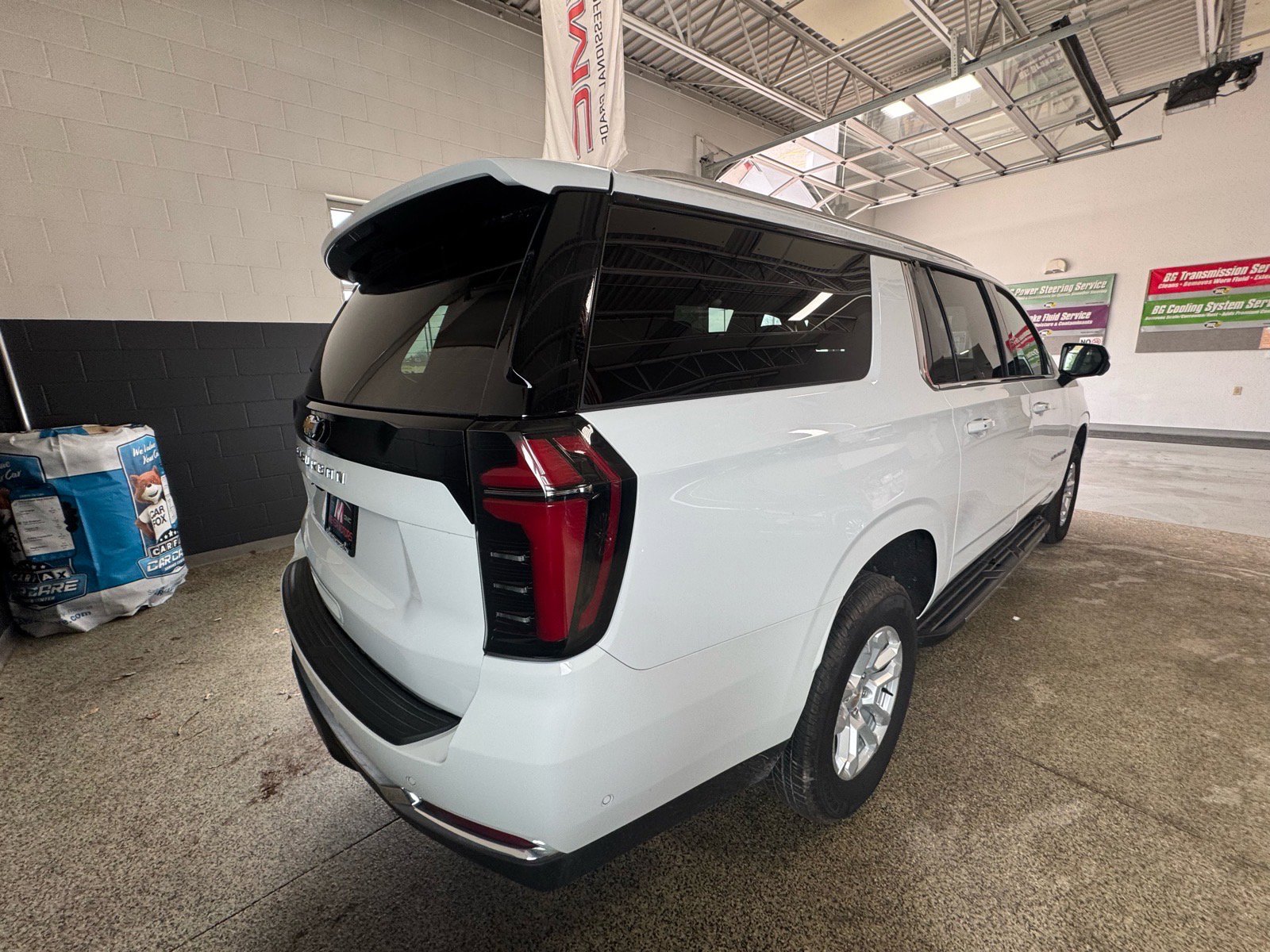 Used 2025 Chevrolet Suburban LS image 5