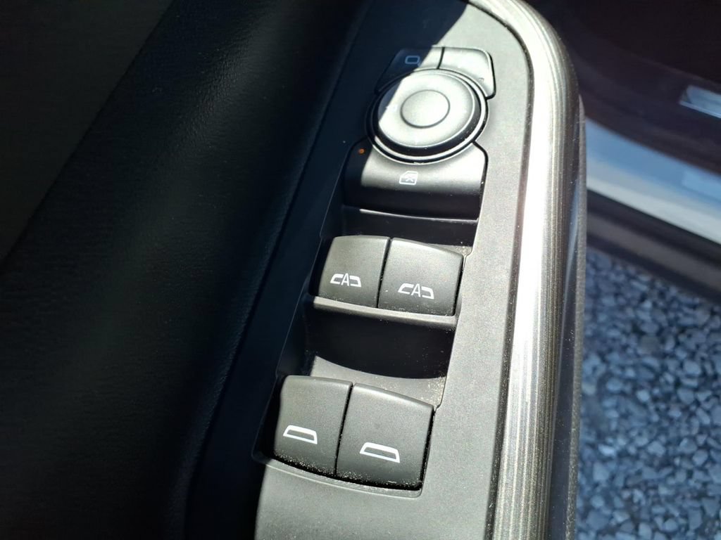 Used 2023 GMC Acadia SLT AWD/4WD image 26