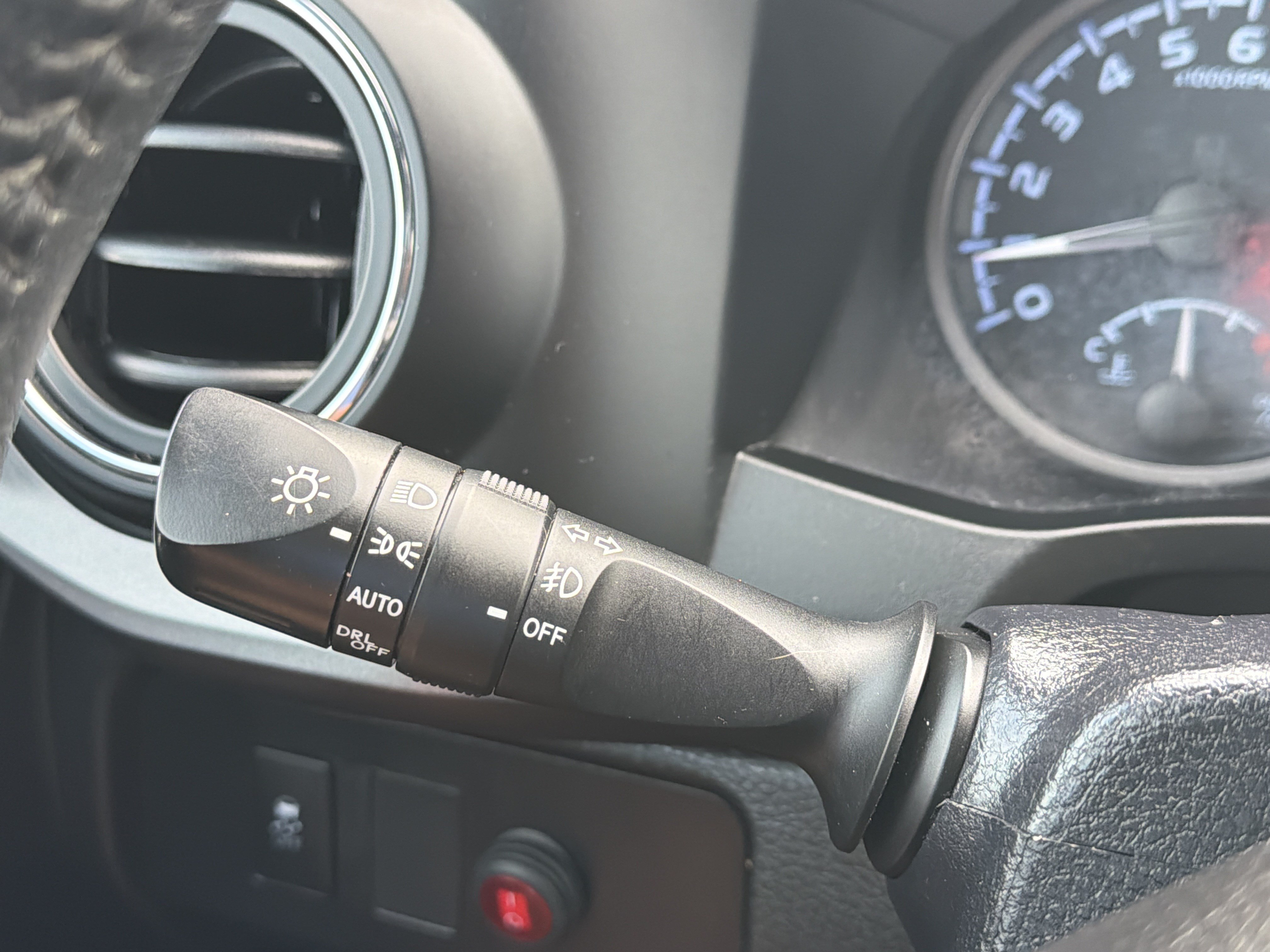 Used 2021 Toyota Tacoma TRD Off-Road w/ Technology Package AWD/4WD image 17