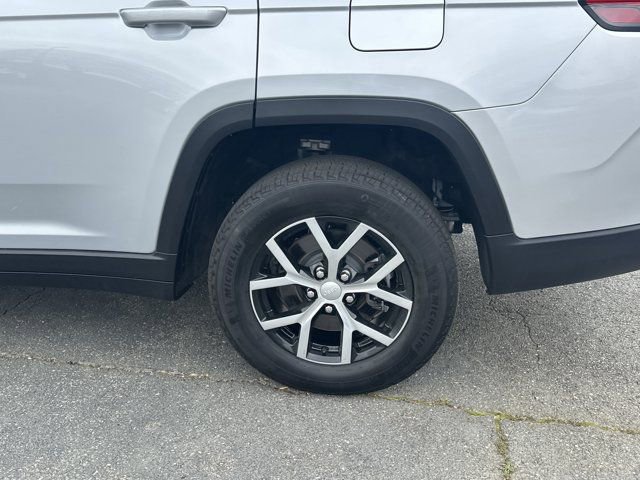 Used 2024 Jeep Grand Cherokee L Limited w/ Luxury Tech Group II image 21