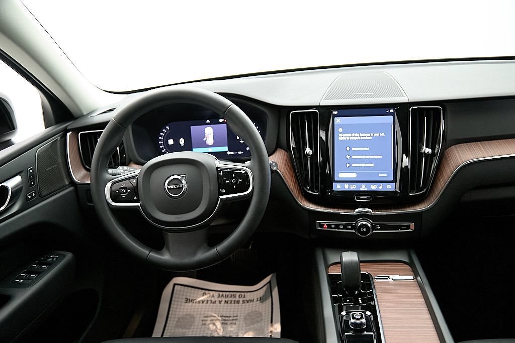 Certified 2024 Volvo XC60 B5 Plus w/ Protection Package Premier AWD/4WD image 24