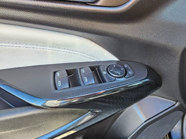 Used 2025 Chevrolet Trax LT FWD image 25