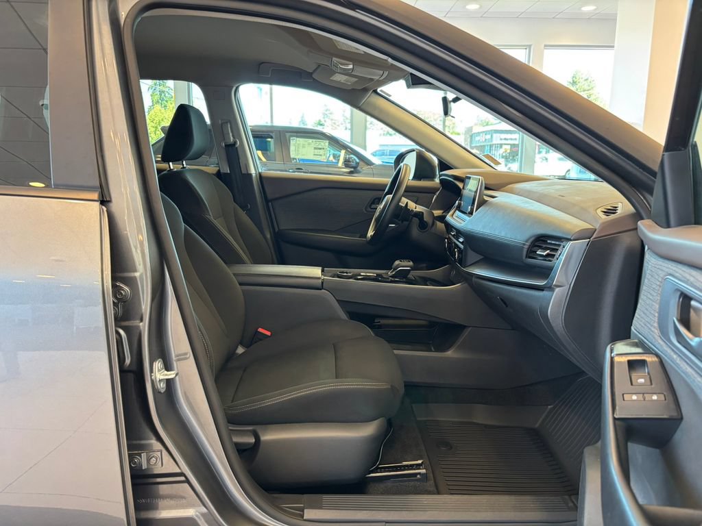 Used 2023 Nissan Rogue S AWD/4WD image 24
