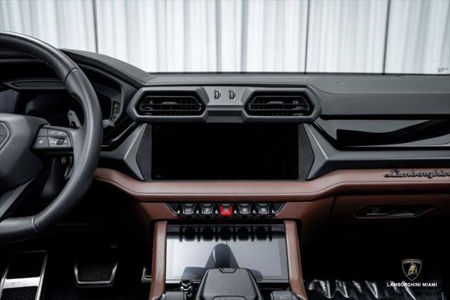 Used 2025 Lamborghini Urus SE image 35