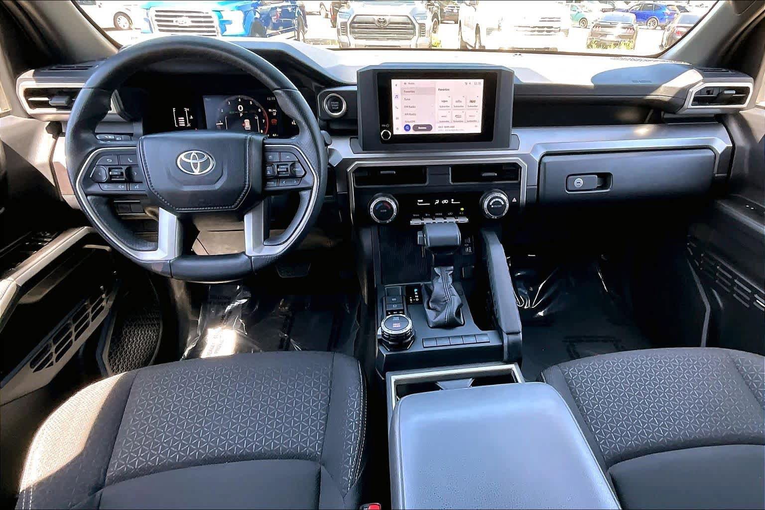 Used 2025 Toyota 4Runner SR5 AWD/4WD image 15