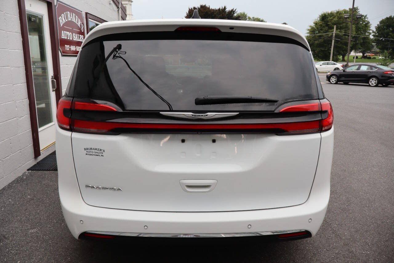 Used 2024 Chrysler Pacifica Touring-L FWD image 3