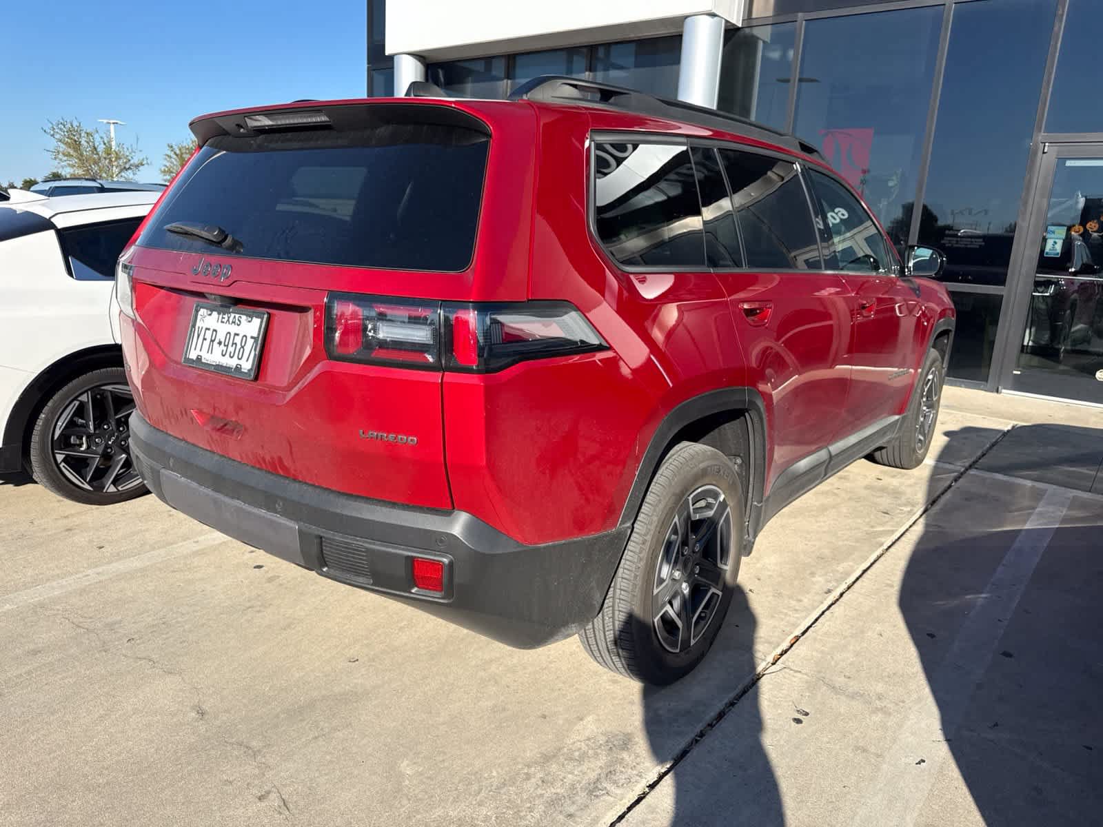 Used 2026 Jeep Cherokee Laredo AWD/4WD image 3