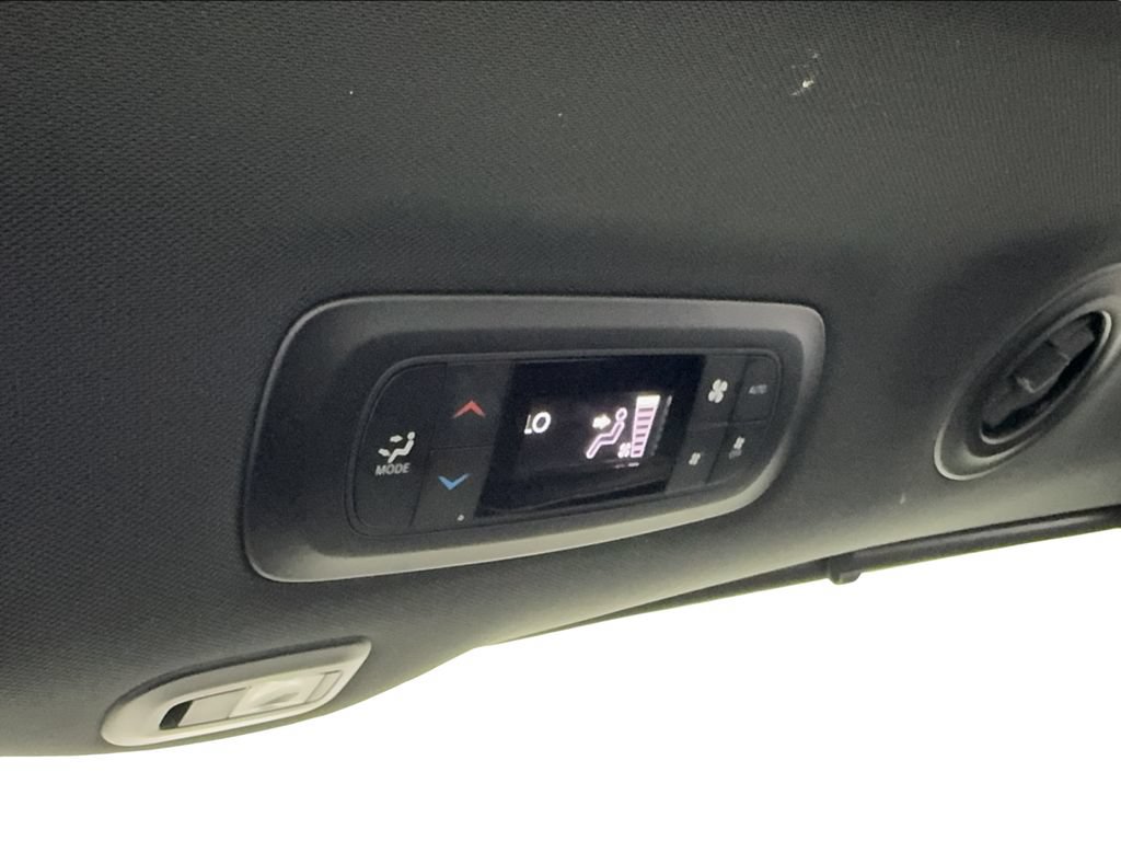 Used 2025 Chrysler Pacifica Limited FWD image 44