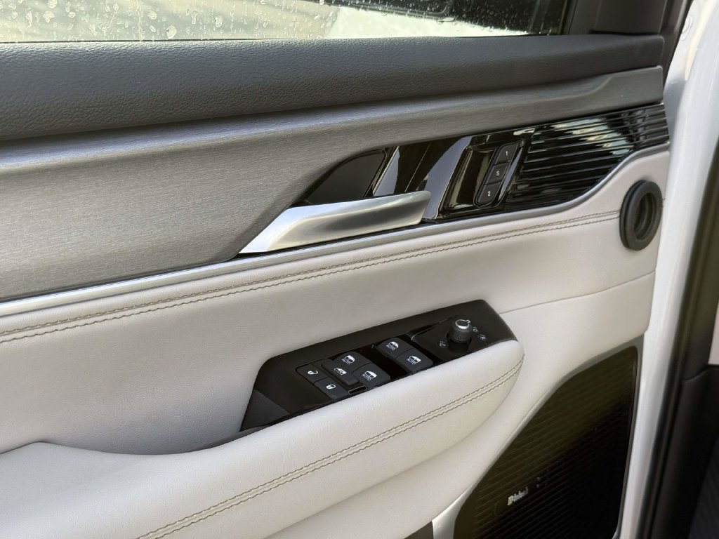 New 2026 Jeep Grand Wagoneer Limited AWD/4WD image 32
