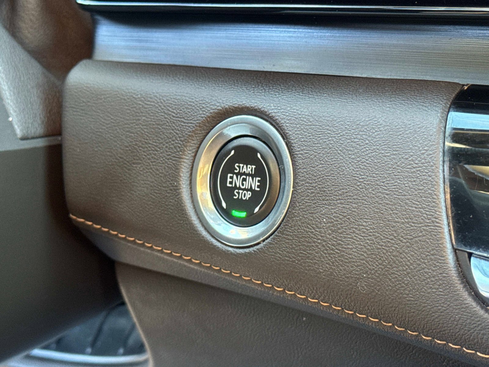 Used 2021 Cadillac Escalade Premium Luxury image 6