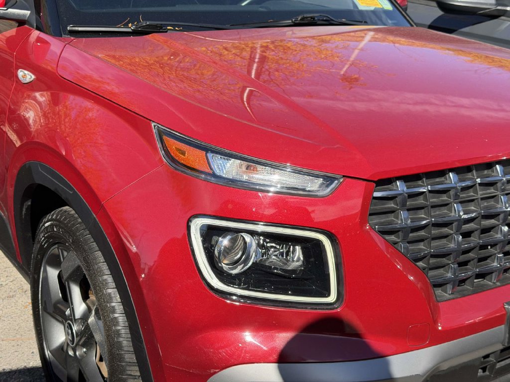 Certified 2023 Hyundai Venue Limited w/ Cargo Package FWD image 10