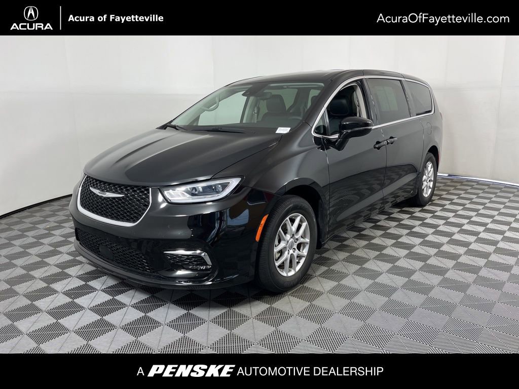 Used 2024 Chrysler Pacifica Touring-L image 1