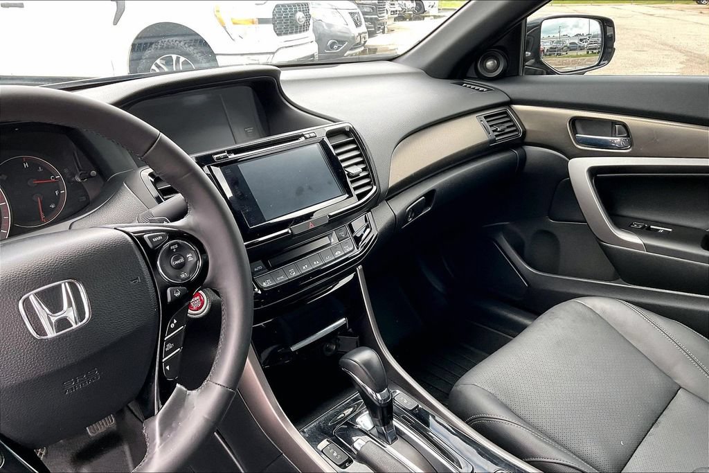 Used 2017 Honda Accord Touring image 7