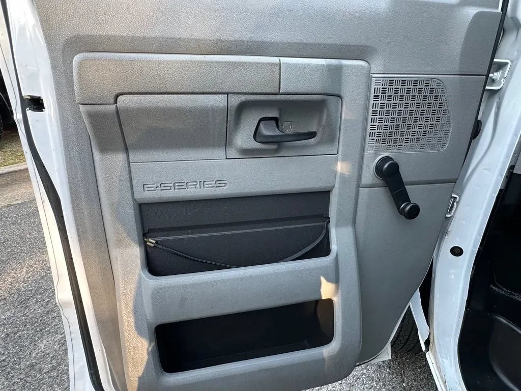 Used 2015 Ford E-350 and Econoline 350 Super Duty RWD image 13