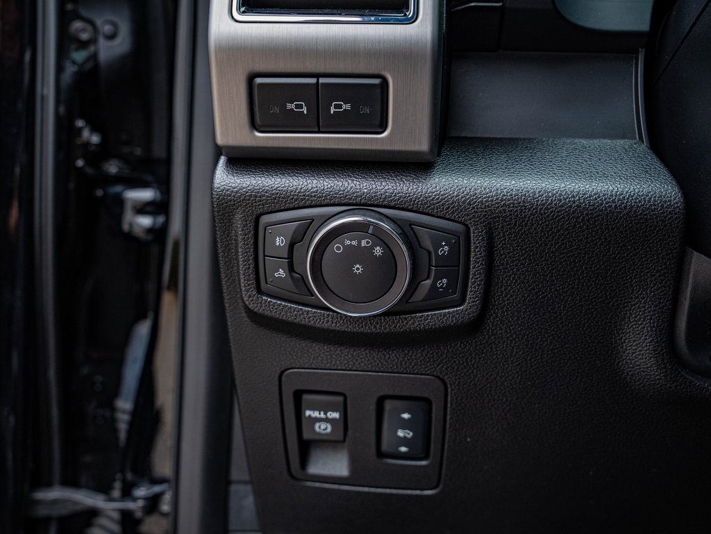 Used 2018 Ford F150 Platinum w/ Equipment Group 701A Luxury image 19