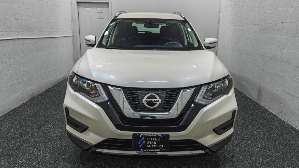 Used 2017 Nissan Rogue SV image 3