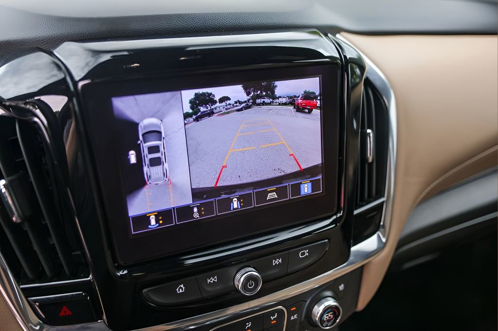 Used 2022 Chevrolet Traverse Premier FWD image 17