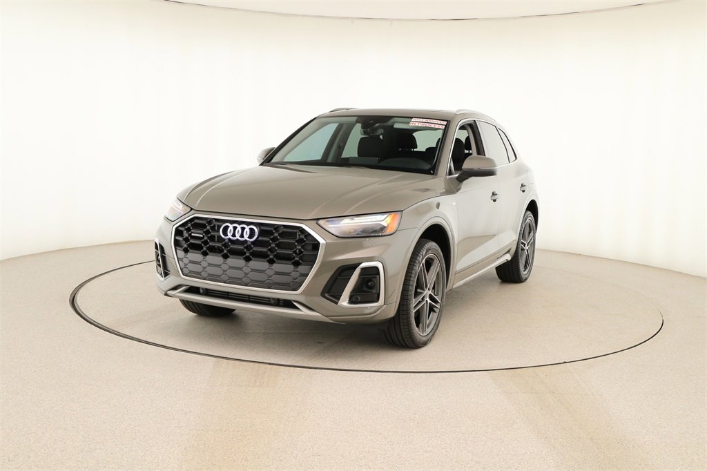 Used 2024 Audi Q5 e Premium w/ Convenience Package image 12