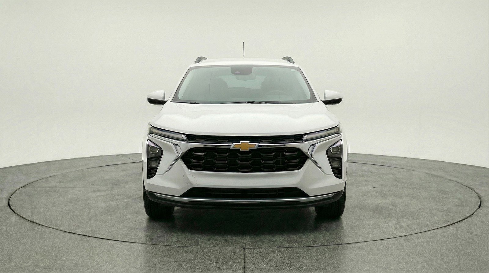 Used 2025 Chevrolet Trax LT image 2
