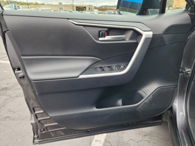 Used 2025 Toyota RAV4 XLE image 30