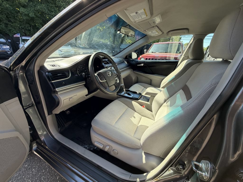 Used 2014 Toyota Camry LE FWD image 12