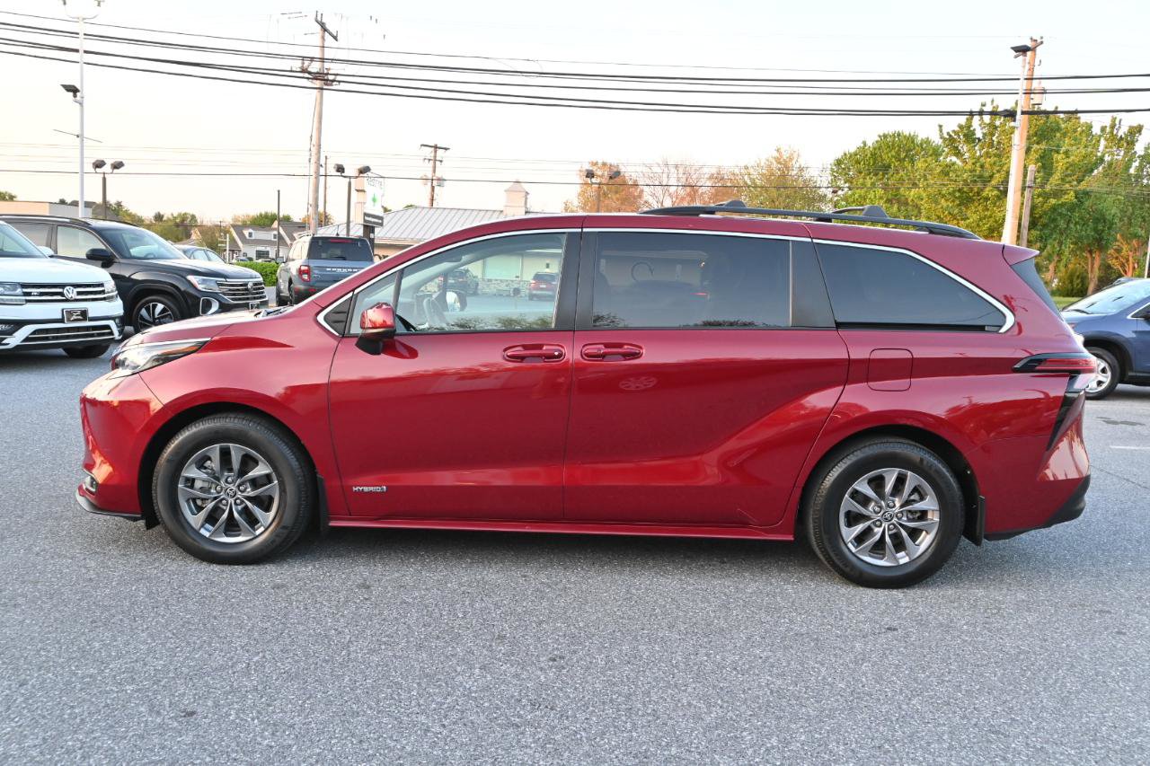 Used 2021 Toyota Sienna LE w/ LE Plus Package FWD image 6
