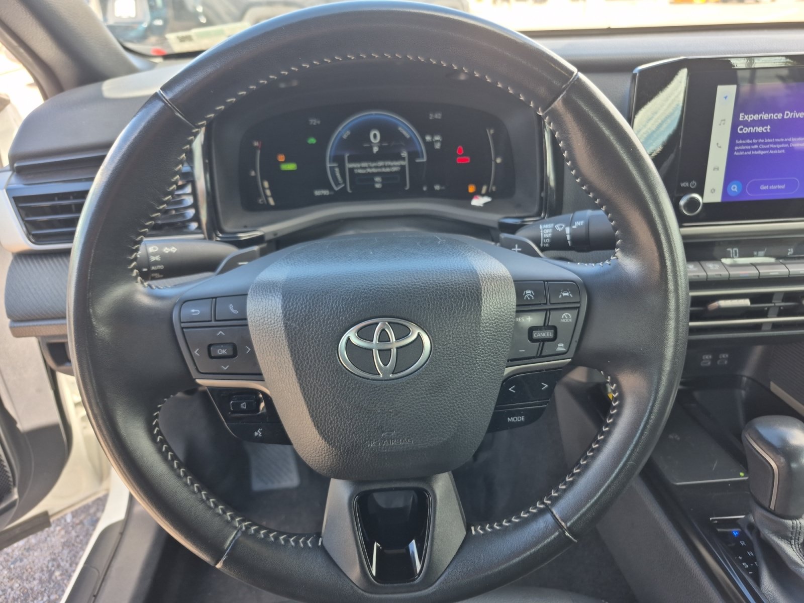 Used 2025 Toyota Camry SE FWD image 9