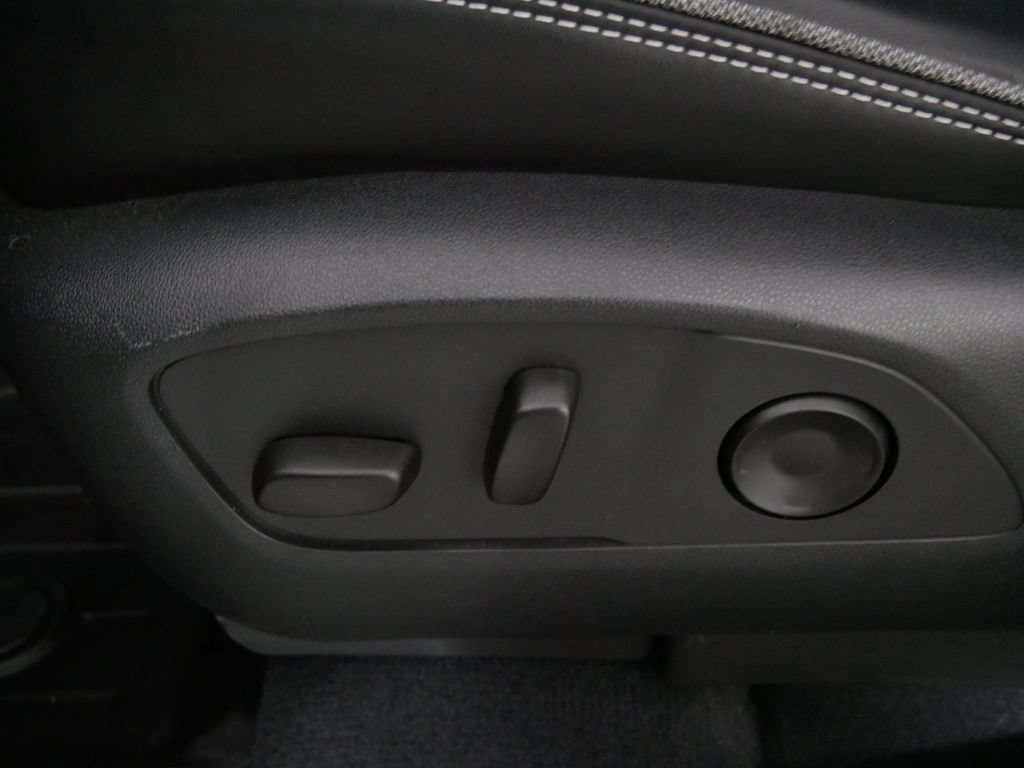 Used 2025 GMC Sierra EV Denali AWD/4WD image 18