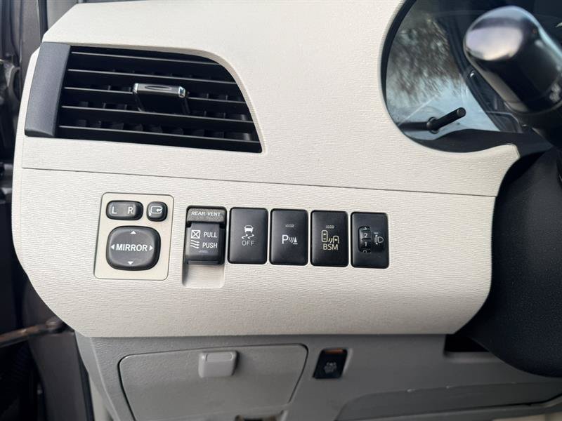 Used 2013 Toyota Sienna Limited w/ Premium Pkg FWD image 36