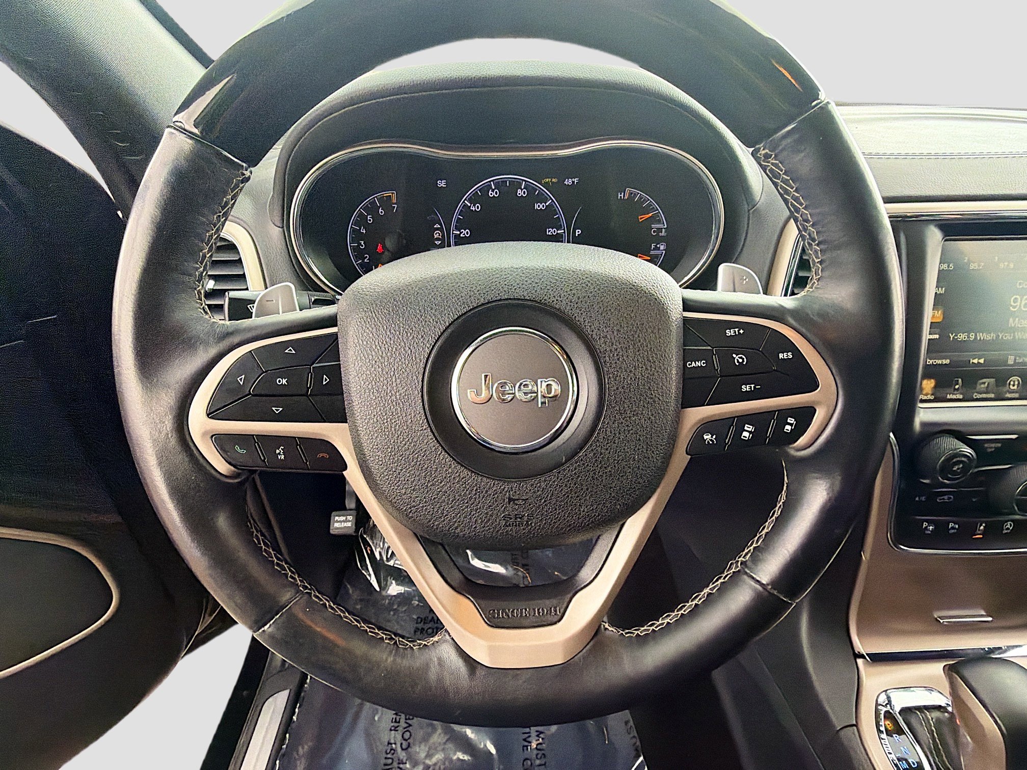 Used 2017 Jeep Grand Cherokee Overland w/ Jeep Active Safety Group image 18