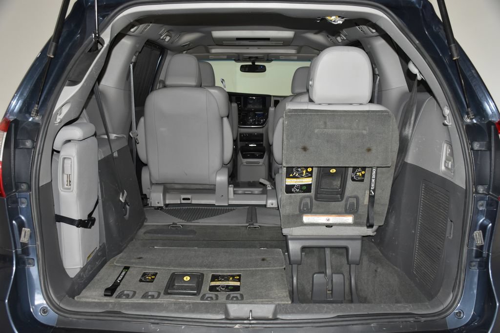 Used 2015 Toyota Sienna XLE Premium FWD image 29