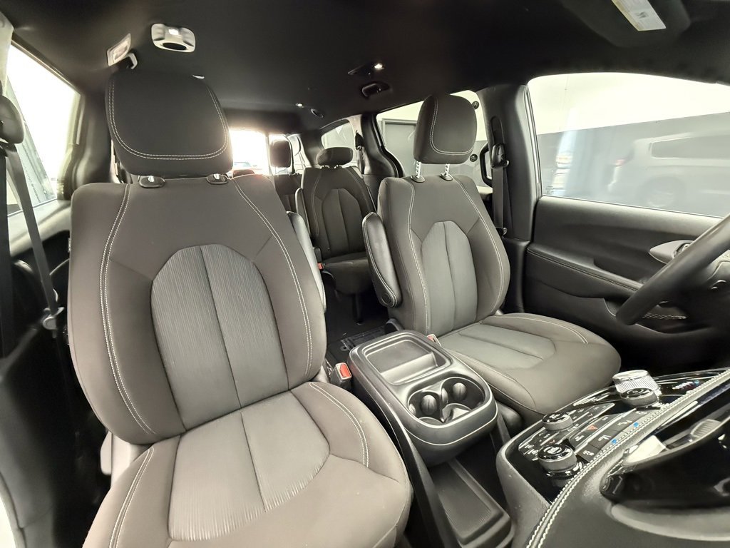 Used 2023 Chrysler Pacifica Touring image 52