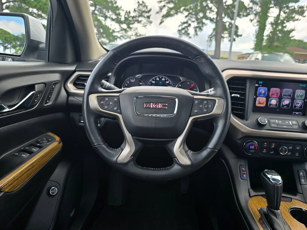 Used 2017 GMC Acadia Denali w/ Technology Package FWD image 13