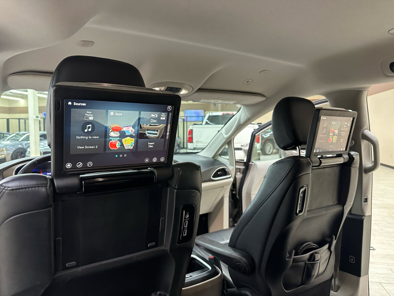 Used 2018 Chrysler Pacifica Touring-L Plus image 36