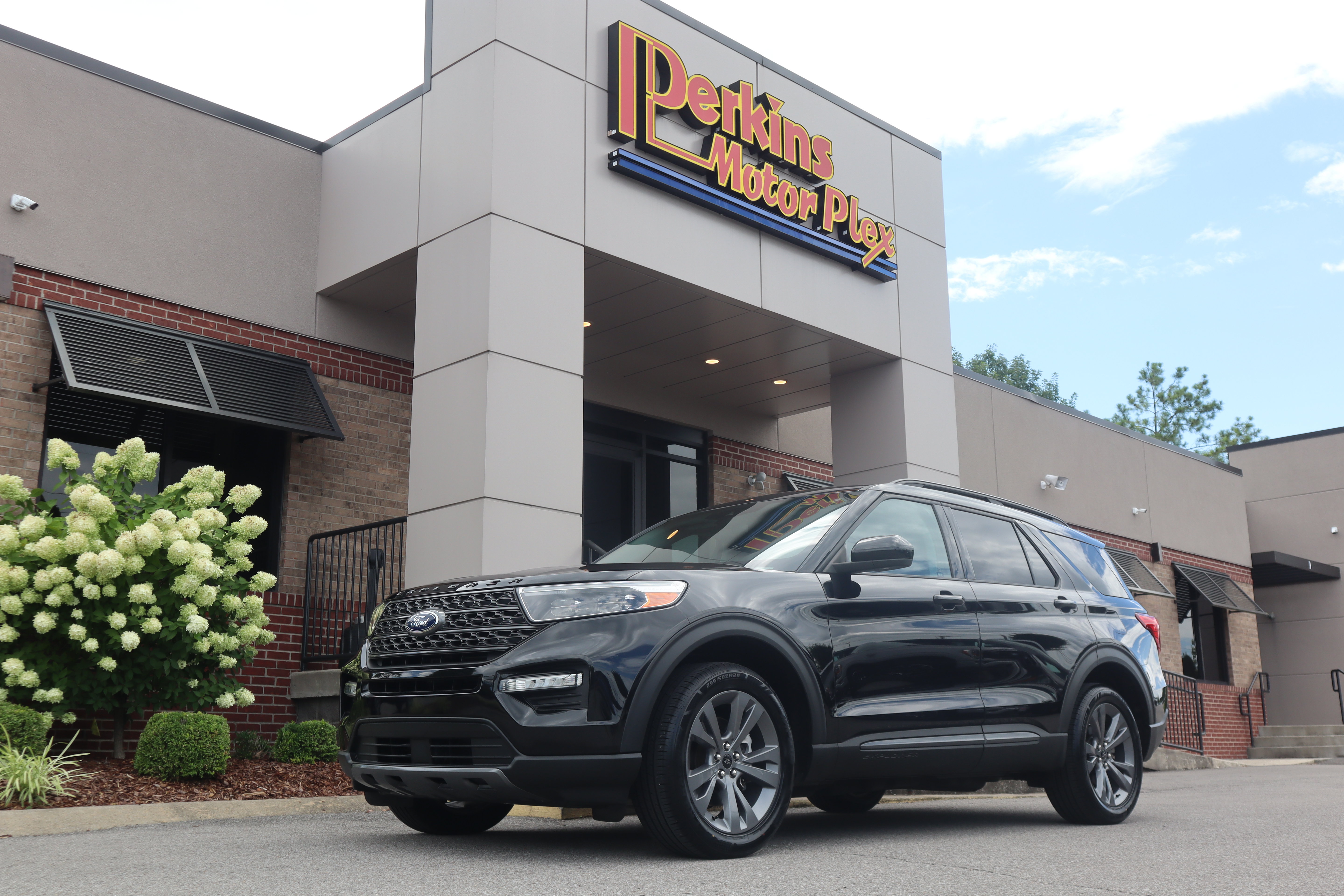 Used 2022 Ford Explorer XLT w/ Equipment Group 202A AWD/4WD image 37