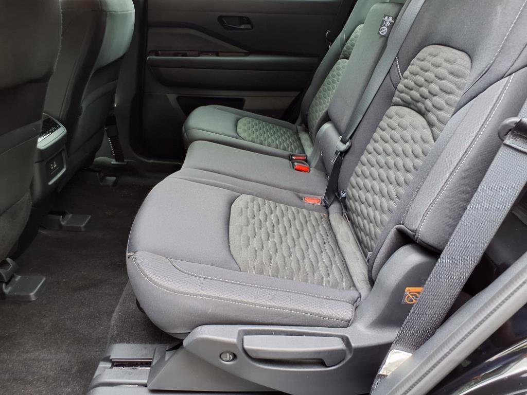 Used 2024 Nissan Pathfinder SV image 11